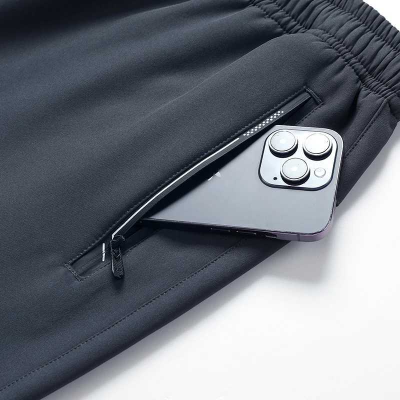 Winter Running Pant Windproof Cashmere Thicken Fleece Sweatpants Men Joggers Cotton Warm Pants Male Waterproof Thermal TrousersT251025