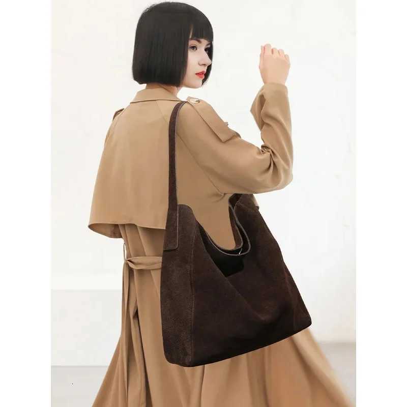 New suede velvet underarm tote bag for autumn and winter Simple large capacity first layer frosted cowhide handbag shoulder bag Z251024