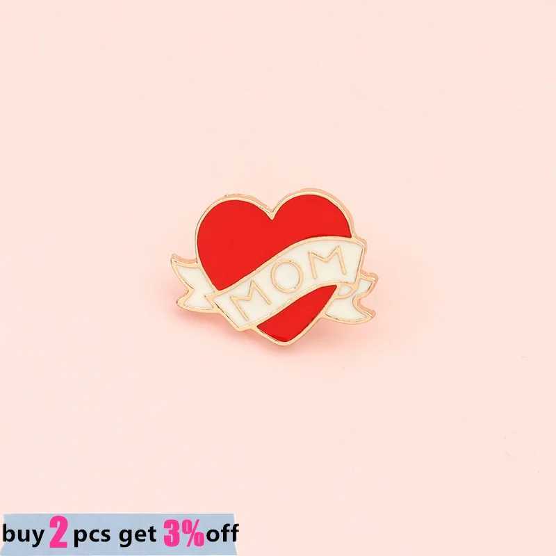 Custom Enamel Pin Mom Heart Brooch Pins Metal Collar WomenS Badges Briefcase AccESSories Jewelry Gift for Friend J251115