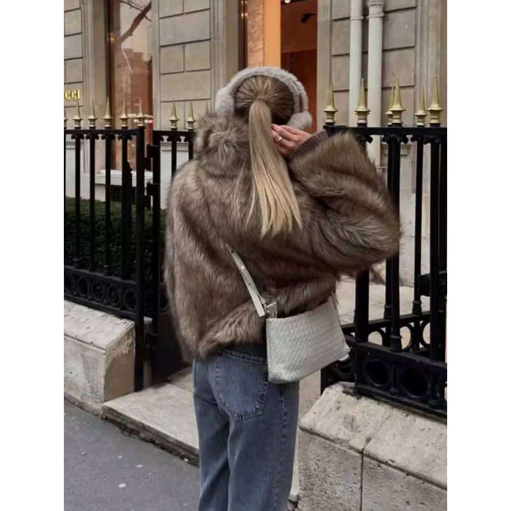 Women Winter Warm Faux Fur Coats Lapel Long Sleeve Zipper Jacket Female Fashion High Street Short Coat Outerwear
