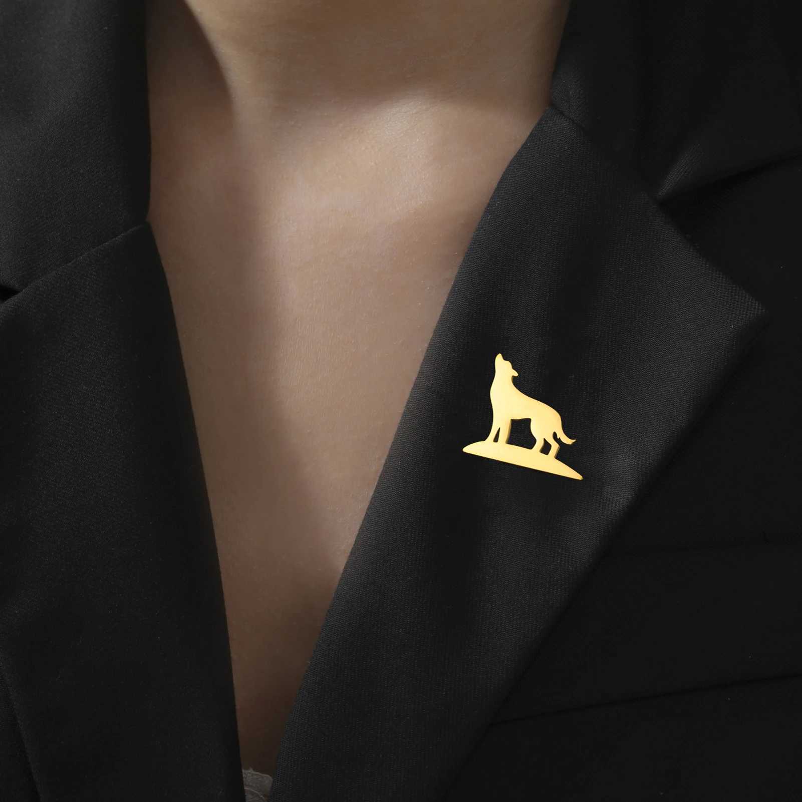 Cazador Animal Wolf Brooch for Men Women Stainless Steel Punk Pins Suit Collar Badges on Backpack Jewelry 2025 Gift New in J251115