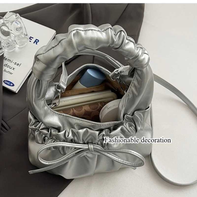 New niche design pleated cloud bag female 2025 summer popular hundreds of single shoulder crossbody bag fashion handbag Z251024
