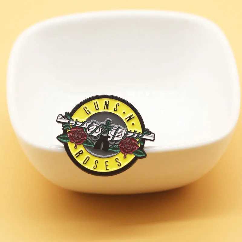 Guns N Roses English Letter Brooch Rock Band Guns N Roses Music Jewelry Badge Trendy Versatile Clothing Bag Brooch J251115