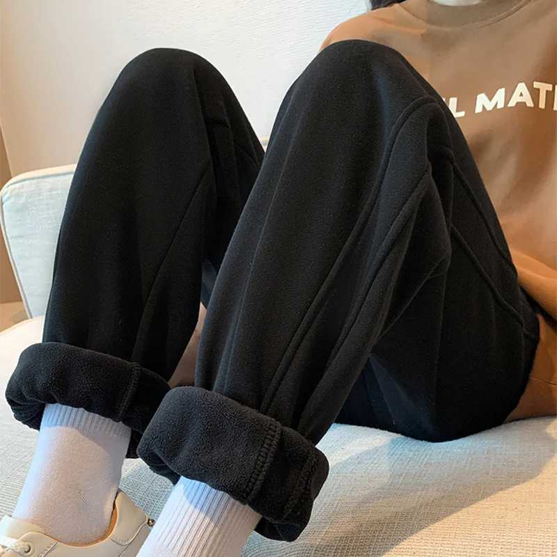 Sporty Elastic High Waist Trousers Women 2025 Winter Fashion FleeceLined Sweatpants Woman Loose Black Gray Thick Casual PantsT251025
