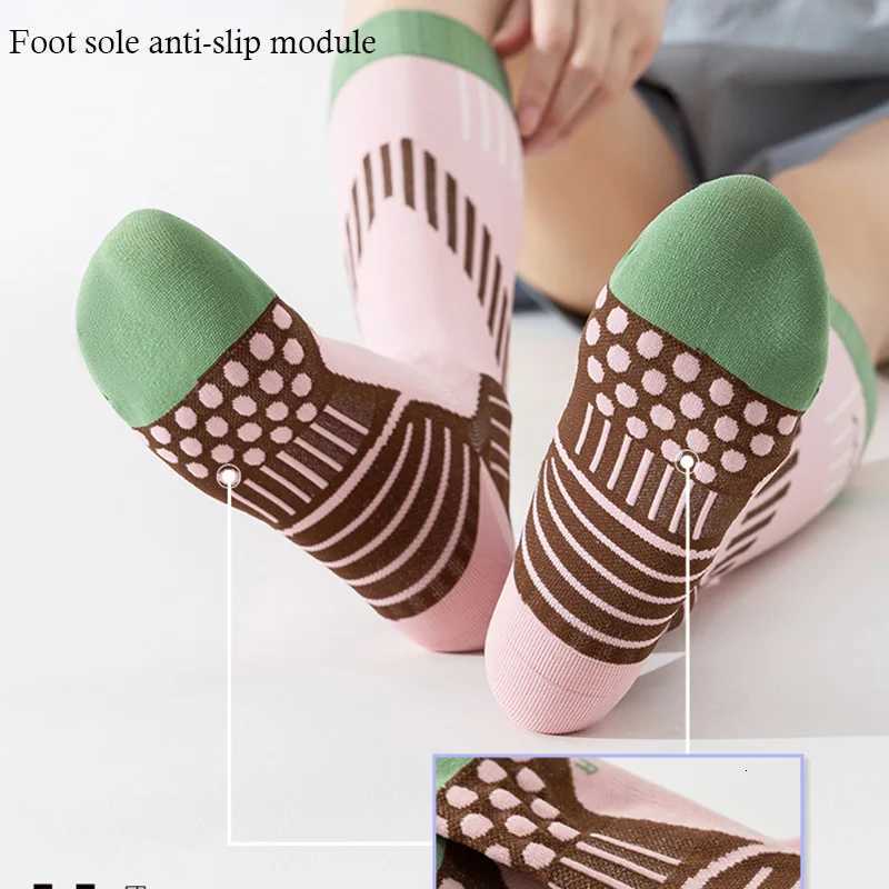 Veidoorn Womens Compression Socks Knee High NonSlip Sole Support for Circulation Best for Medical Running Athletic Y251024