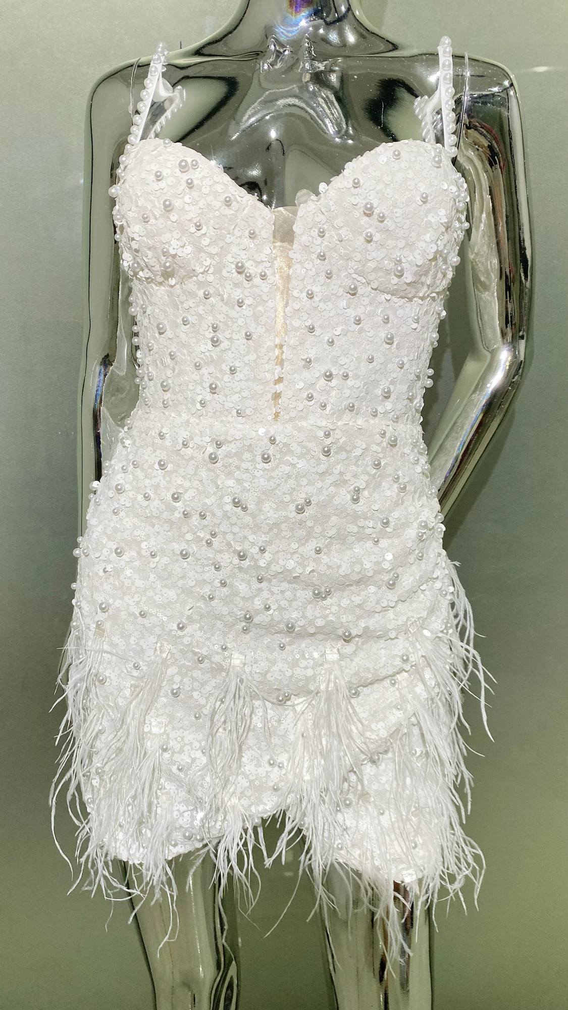 White Women Sleeveless Sexy VNeck Pearl Beading Feathers Bodycon Mini Dress Celebrate Fashion Birthday Evening Party Dress 251020
