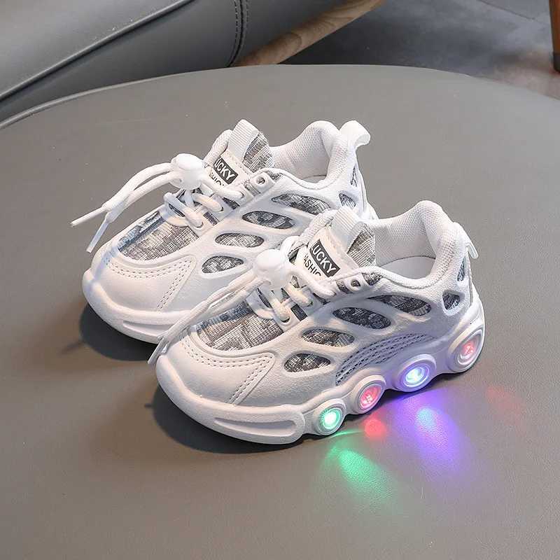 Childrens LED flashing 2025 new model for boys and girls soft soled non slip sports shoes luminous casual walking shoes H260130