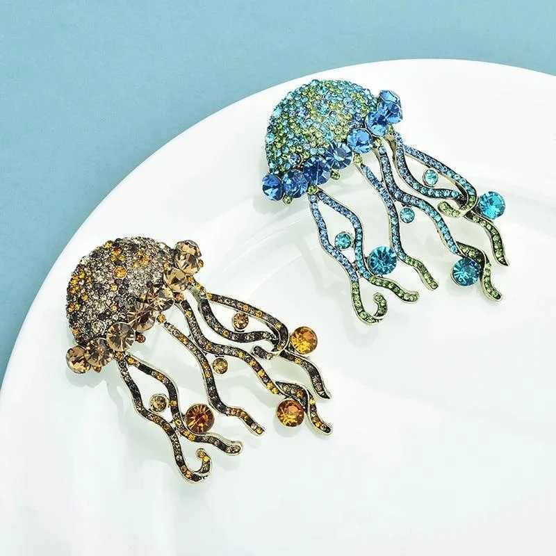 Women Shining Jellyfish Pins Rhinestone Beautiful Sea Animal Party Brooch J251115