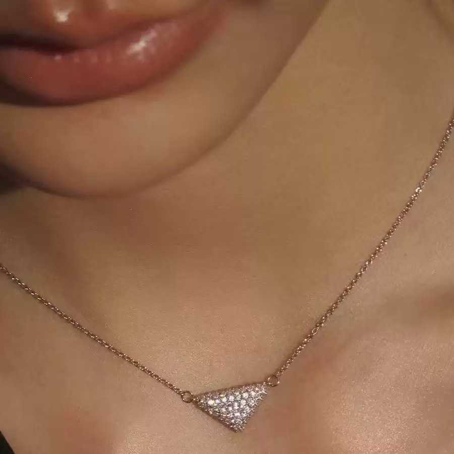 Triangular zirconia necklace - pendant with multiple diamonds for women - elegant and versatile new style collar chain S251025