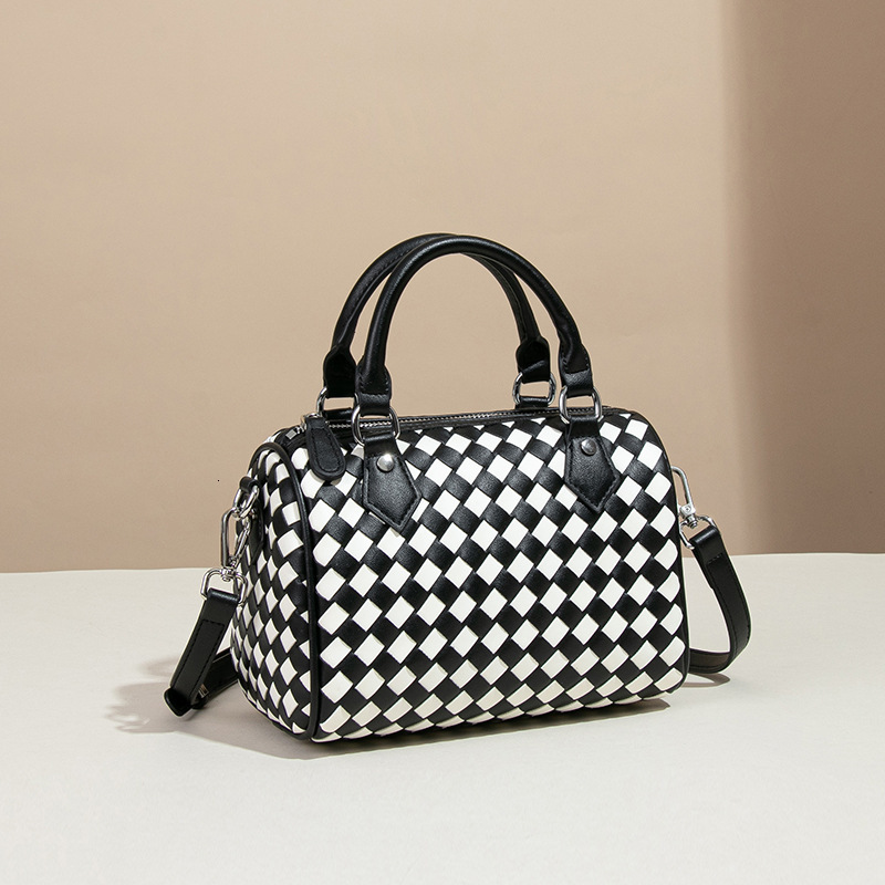 Luxury Brand Designer Bag Light Luxury Boston Handbag 2025 Spring Summer New Handheld Bag Single Shoulder Crossbody Quilted Bag Pillow Bag Camera Bag