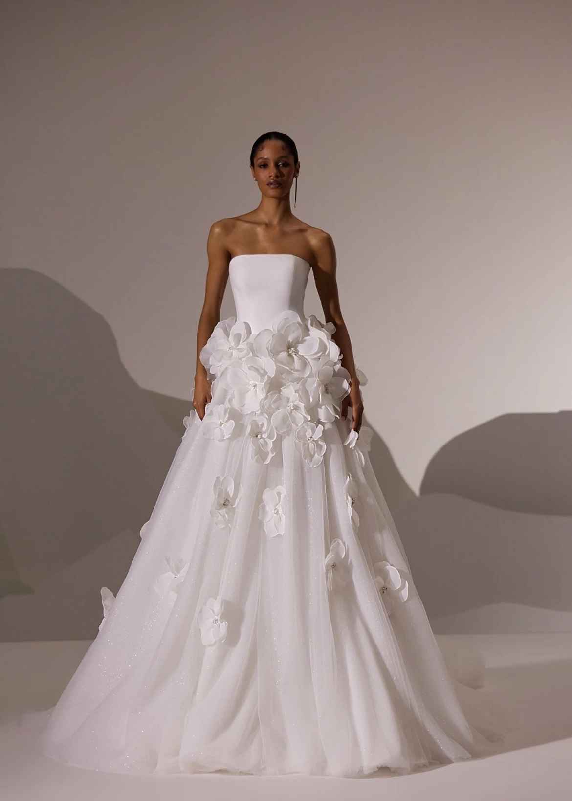 Elegant A Line Women's Wedding Dresses Strapless Bride Gowns 3D Flowers Vestidos Sleeveless Backless Customized