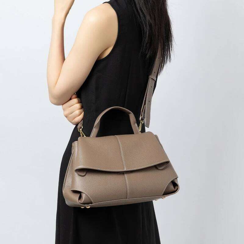 Women's Genuine Leather Shoulder Niche Design Girls Fashionable Light Crossbody Bags For Female Travelling Commuter 251023 1025