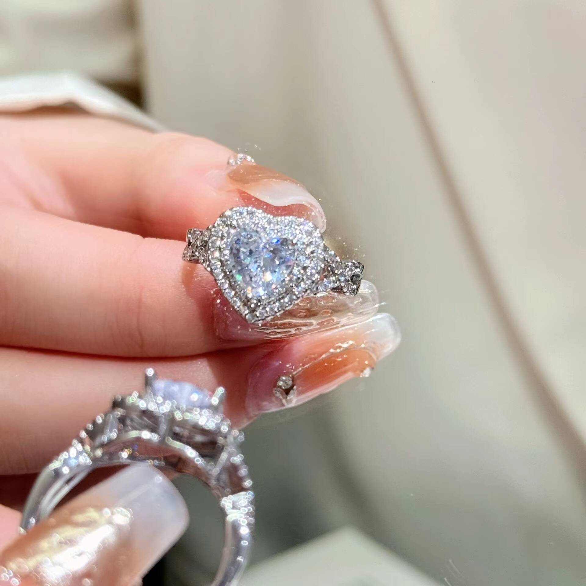European American Fashion Heart Shaped Zircon Ring for Women Ins Minimalist Style Luxury Elegant Full Zircon Thin Band