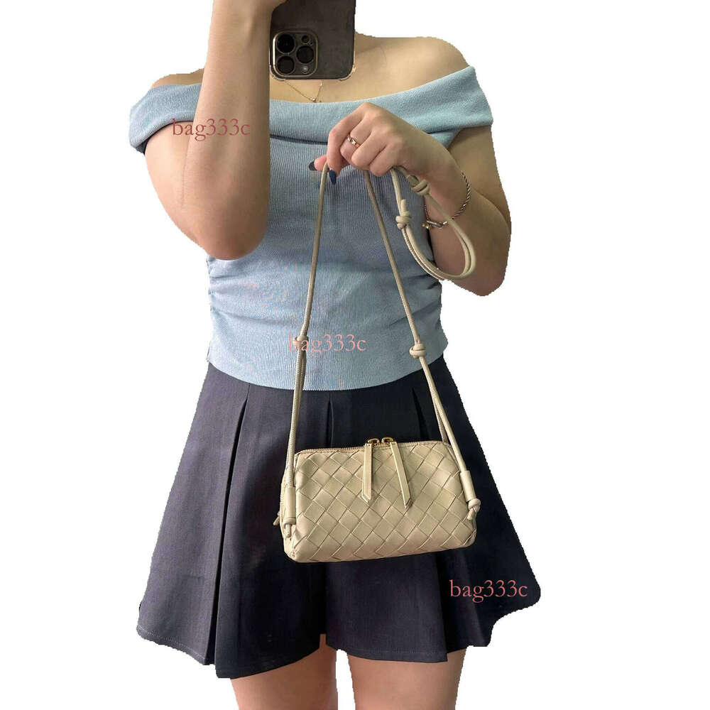 New Handmade Woven Shell Single Shoulder Crossbody Cloud Handbag Knotted Zipper Small Square Bag Cowhide Woven B Bag