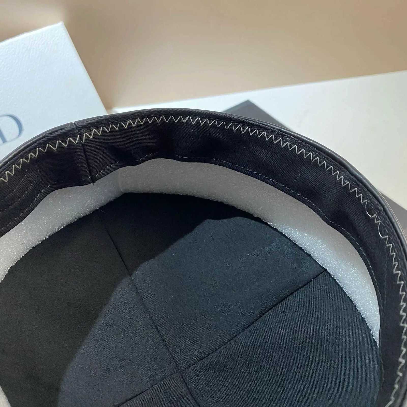 PU Leather Beret Cs Wen Fashion Artist Painter Hat Letter M Fem Berets Flat Top Octagonal C Ladies AllMah Cs Y251025