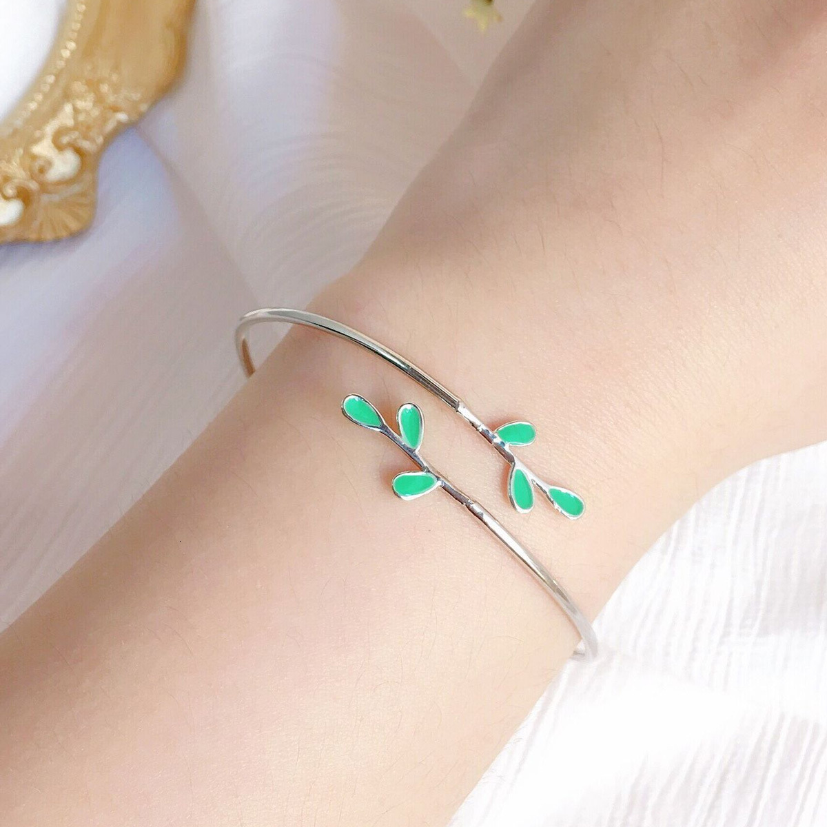 Korean Style New Minimalist Fashion Inlaid Dia Open Geometric Leaf Bracelet Women's Jewelry
