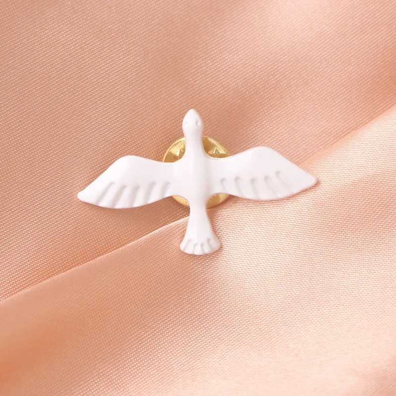 Peace Dove Womens Brooch Lapel Pin Collar Jewelry Anime Badges Halloween Christmas Gift Anime Pins New Year Fashion Brooches J251115