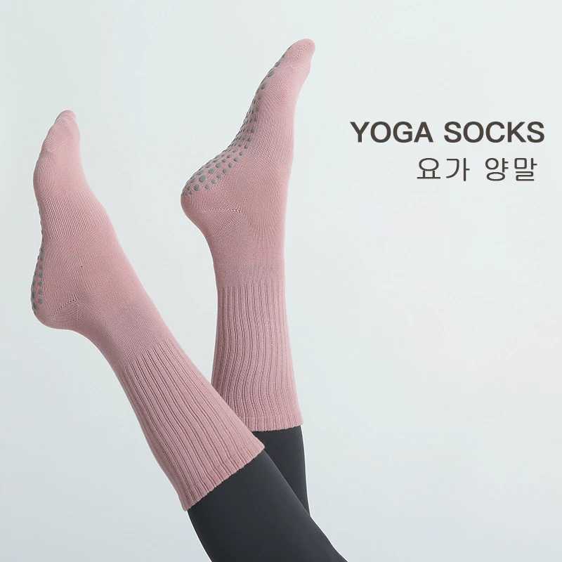 Middle Tube Yoga socks Women Autumn Winter Nonslip Pilates Socks Women Sports Socks Cotton Striped Fitness Skipping Socks Y251024