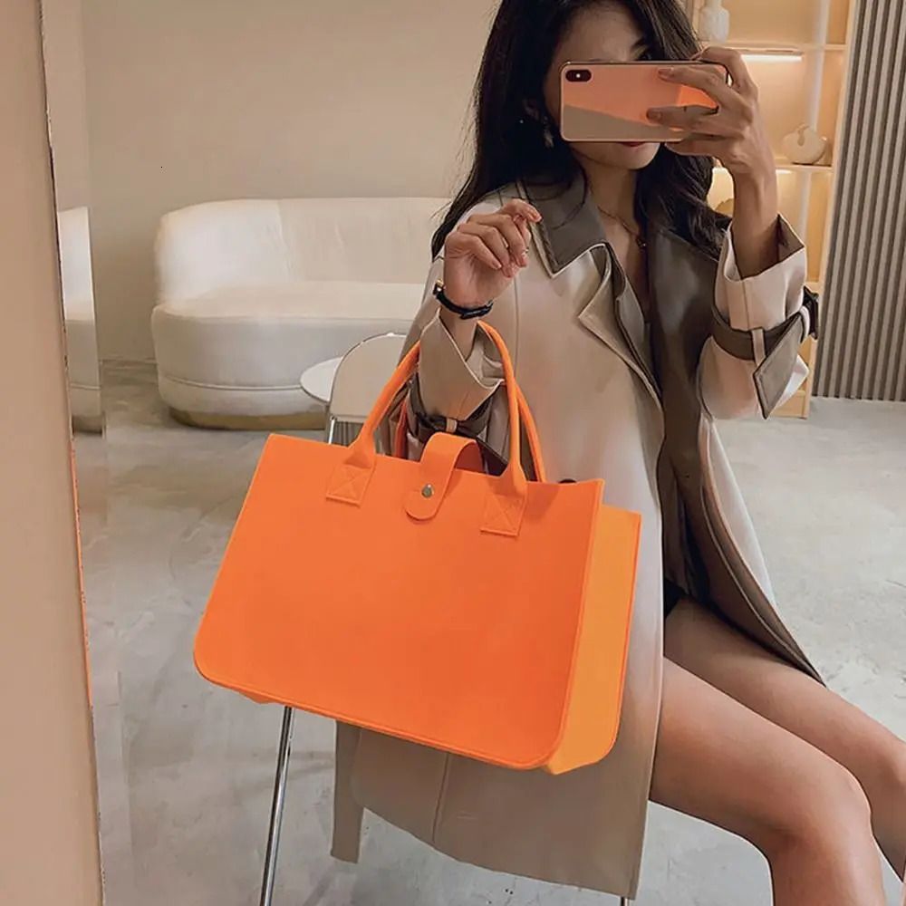 Portable Large Capacity Mummy Bag Women Felt Shoulder Simple Solid Color Messenger Handbag Travel Casual Crossbody Bags 251018