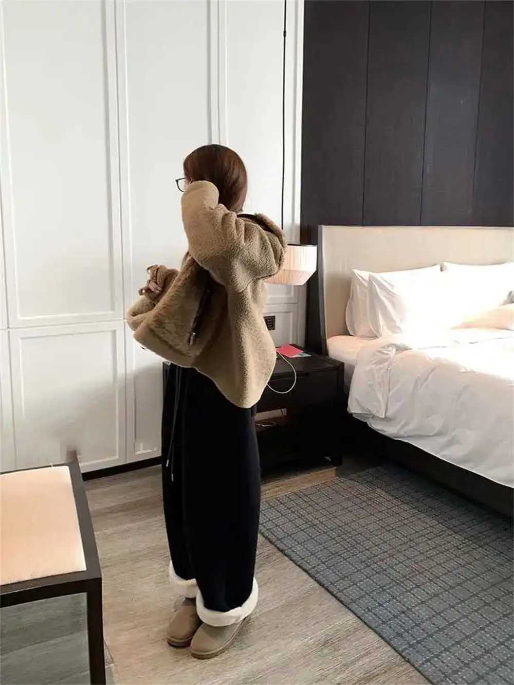 Thick Black Fleece Sweatpants Women Streetwear Oversized Joggers Harajuku Korean Wide Leg Pants Winter Baggy Drawstring TrousersT251025