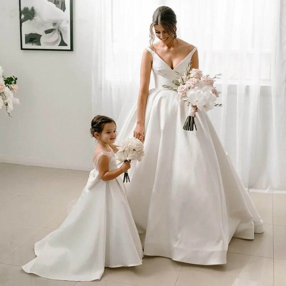 Customized White Child Flower Girl Dresses for Weddings Satin Aline Tulle Bow Long Bridesmaid Pageant Robe First Communion Gown 251023
