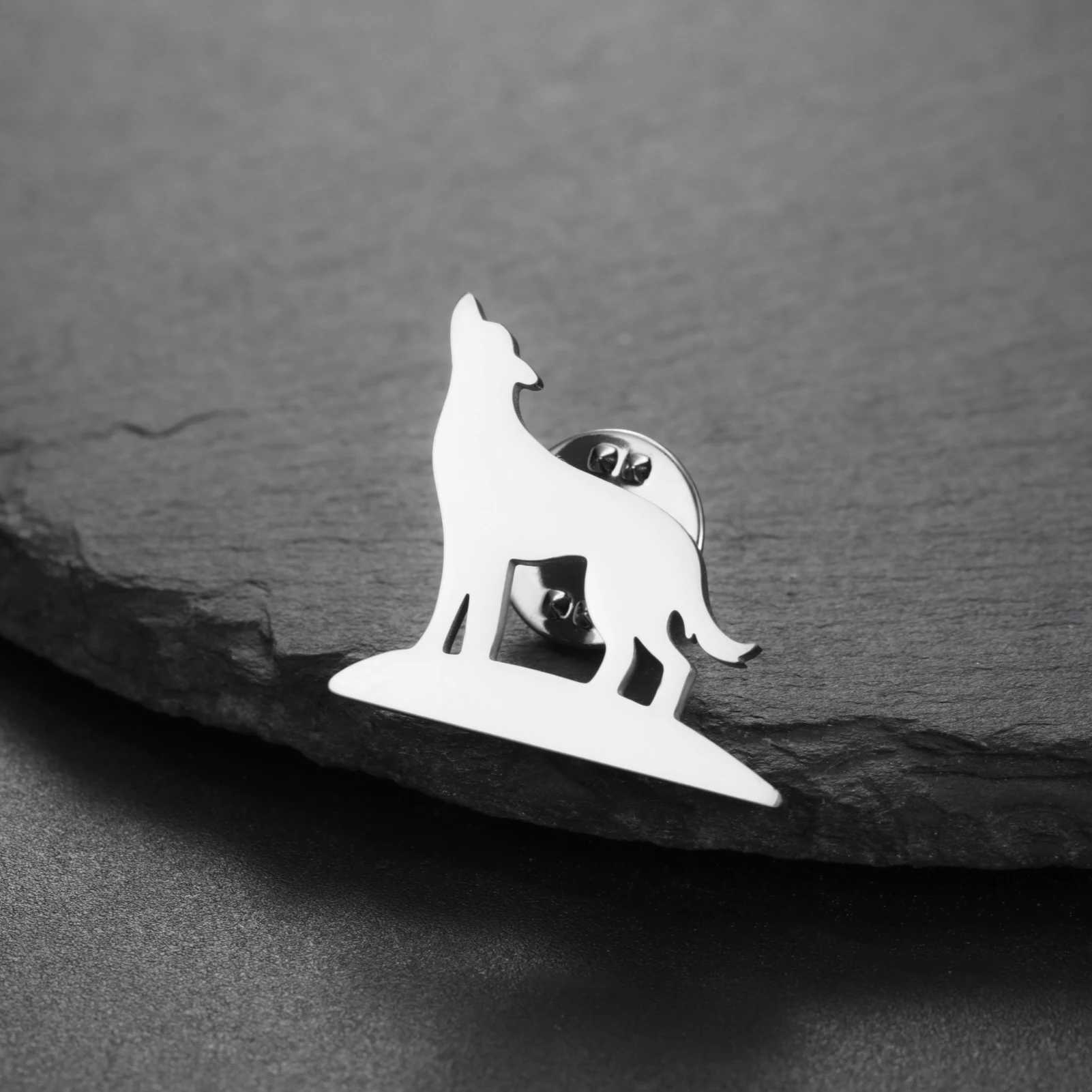 Cazador Animal Wolf Brooch for Men Women Stainless Steel Punk Pins Suit Collar Badges on Backpack Jewelry 2025 Gift New in J251115