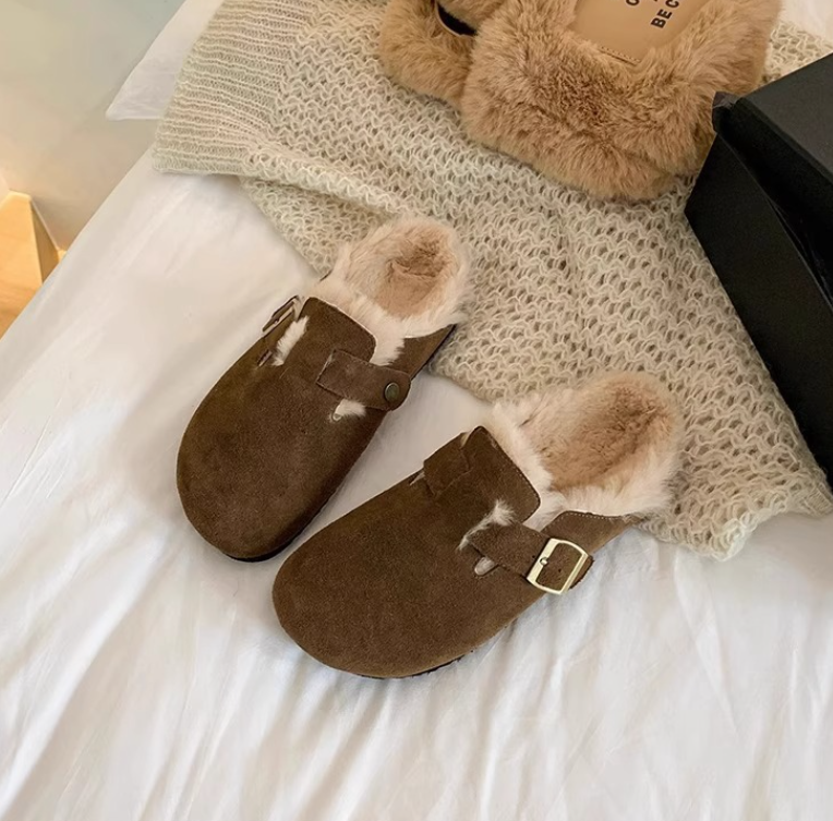 Free shipping Designer Plush-Lined Clogs with Metal Buckle Detail Daily Occasion Wear Fashion Stylish Versatile Trendy Slippers