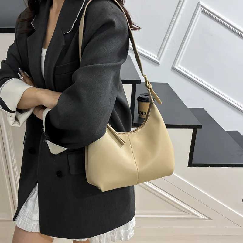 LEFTSIDE Small PU Leather Crossbody Bags for Women 2025 New Trend Retro Underarm Shoulder Bag Ladies Retro Handbags and Purses Z251024
