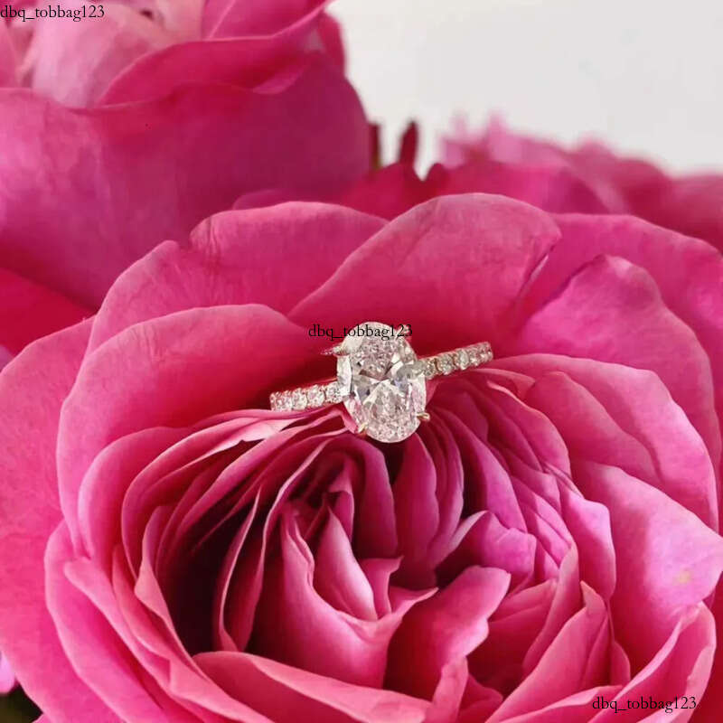Yu Ying Customized White Gold D color Oval Cut Moissanite Women Jewelry Wedding Set Rings Engagement Ring 111