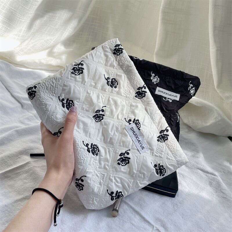 Large Capacity Portable Fresh Small Floral Ins Toiletry Elegant Jacquard Storage Bag