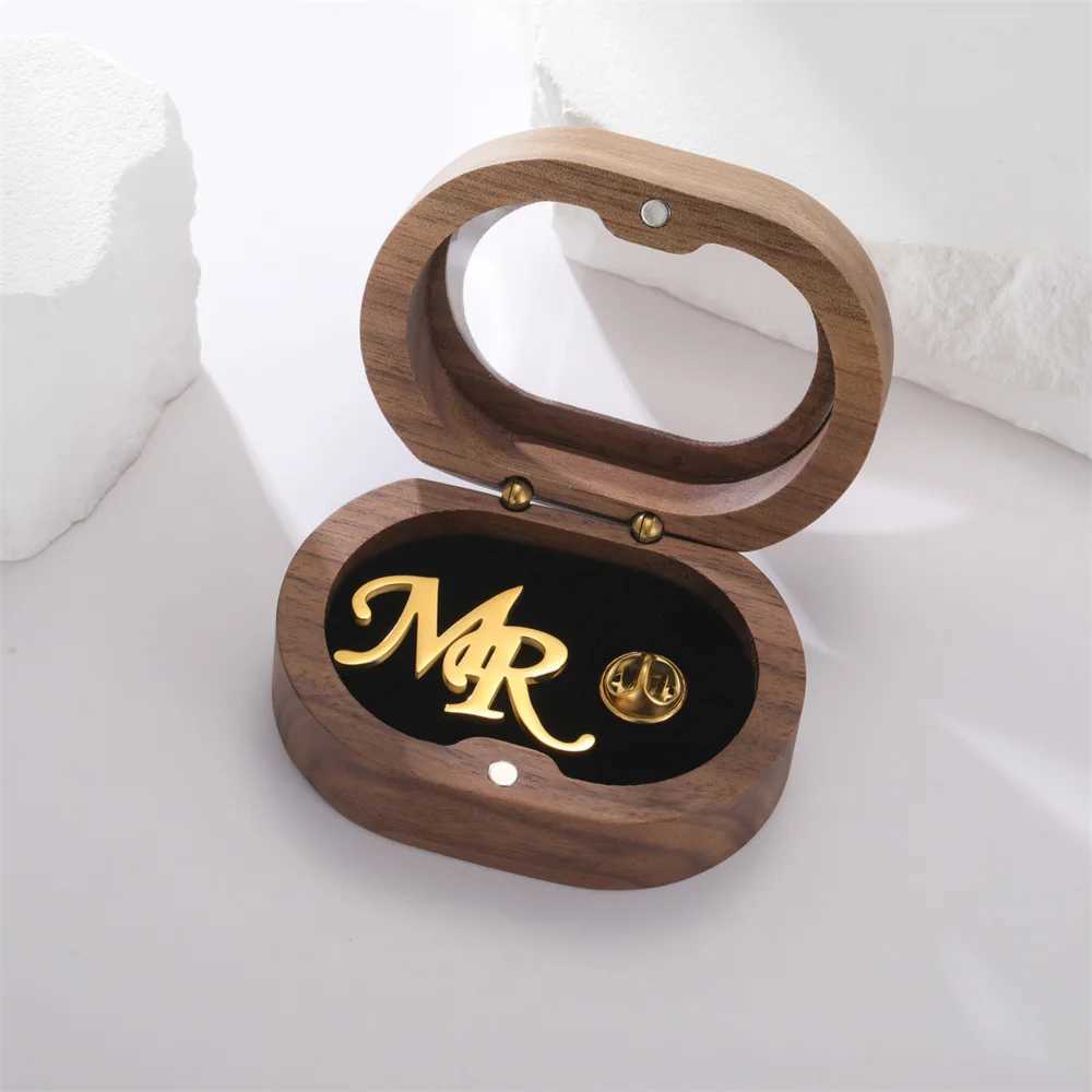 My Shape Custom Initials Brooch for Mens Suit for Casual Sweater Coat Personalized Letters Pins Badge Nameplate Brooch Jewelry J251115