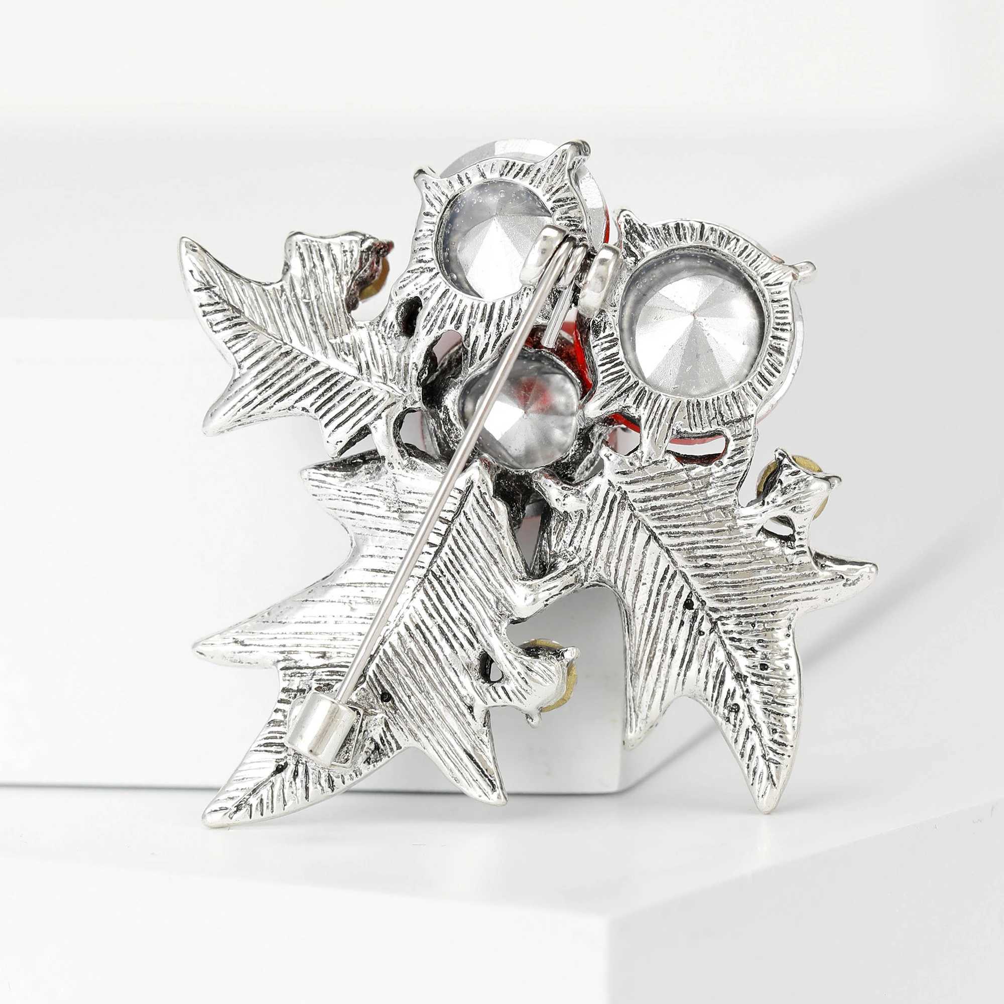 Enamel Christmas Fruit Pins for Women Rhinestone Brooches Fruit LAPel Pins OffICE Party Friend Gifts Jewelry AccESSories J251115