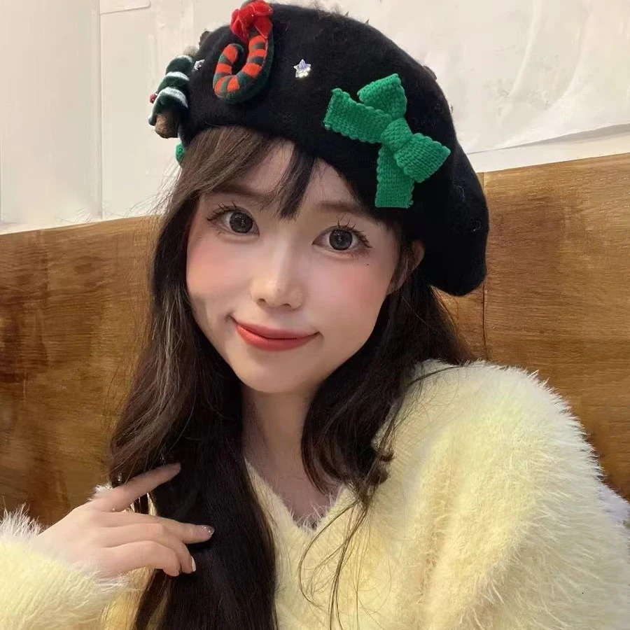 Christmas Beret Hat Women Funny Warm Berets Fashion Korean painter hat Black White Green Red Christmas Hats 251023