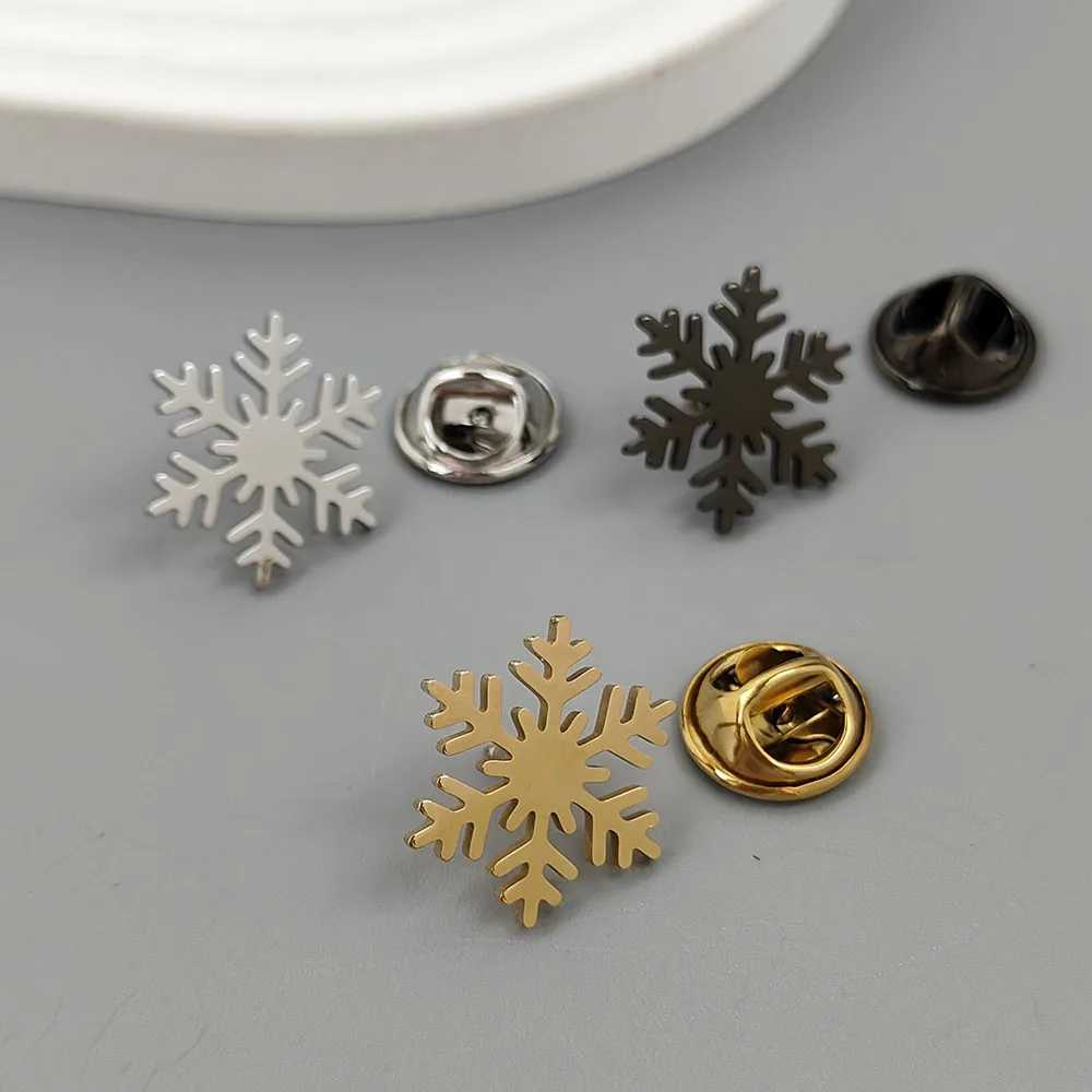 Christmas Snowflake 18k Stainless Steel Brooch Fashion Suit Lapel Pin Clothing and Bag Badge Fun Gift for Friends J251115