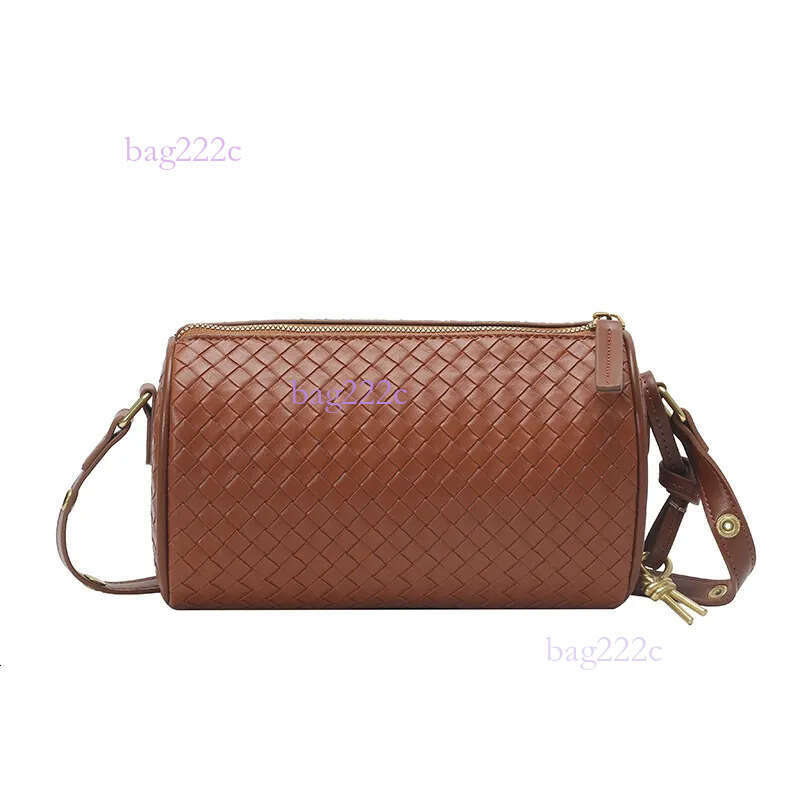 Brand Designer Fashion Woven Pillow For Women New High-End Retro Commuter Shoulder Crossbody Cylinder Bag