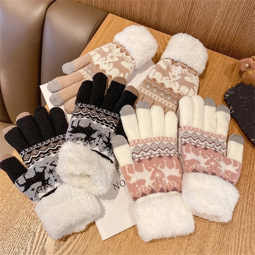 Unisex Gloves Thickened And Fleece Winter Warm Touch Christmas Deer Knitted Wool Glove Elk Deer Pattern Cashmere Women Gloves 251023