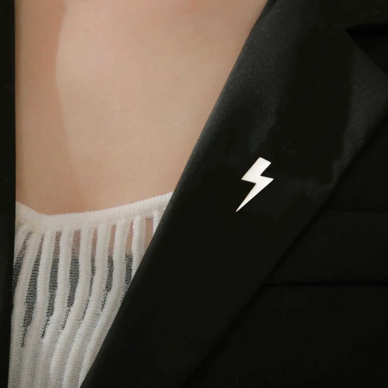 Teamer Lightning Brooch Stainless Steel For Women Man Fashion Suit Accessory Daily Wear Simple Style Party Jewelry Gift 2025 New J251115