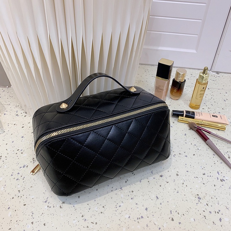 Luxury Brand Designer Bag New Makeup Bag High-Value PU Fashion Simple Quilted Pillow Handbag Large Capacity Toiletry Bag