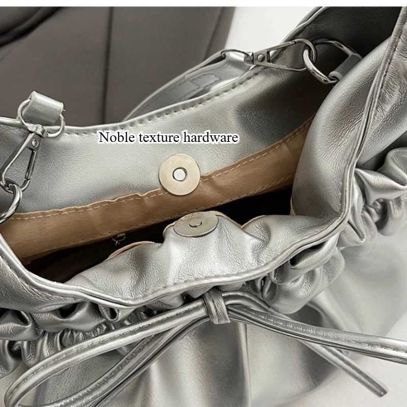 New niche design pleated cloud bag female 2025 summer popular hundreds of single shoulder crossbody bag fashion handbag Z251024