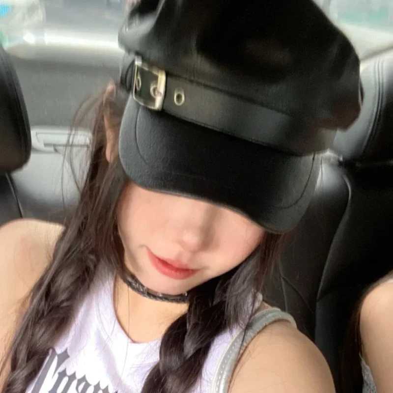Retro Black Leather Beret Hat Wen Fashion Flat Top Painter C Small Face Hip Pop Adjustable Casual Versatile Streetwear Beret Y251025