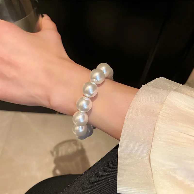 Elegant White Faux Pearls Beaded Bracelets for Wen Adjustable Elastic Rope Bracelet French Luxury Hands Jewelry AccoriesW251025