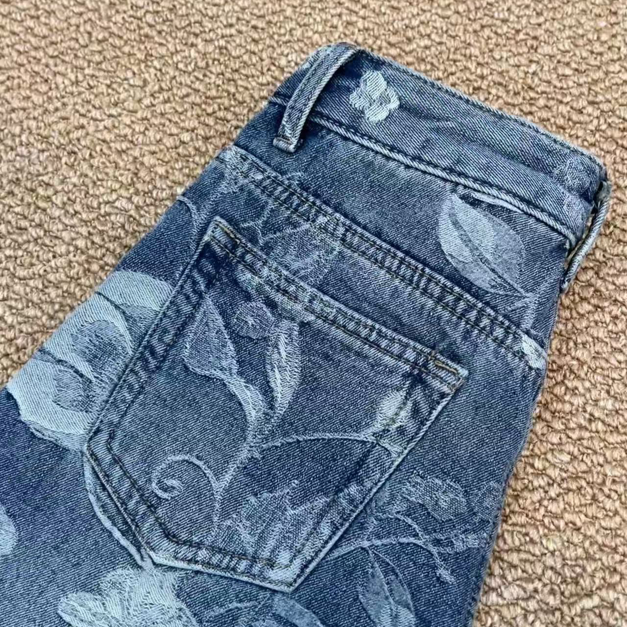 Women's Jacquard Fleece-Lined Loose Jeans - Casual Warm, Comfortable Denim Pants with Floral Pattern, Ideal for Autumn & Winter Daily Wear 2818 Z