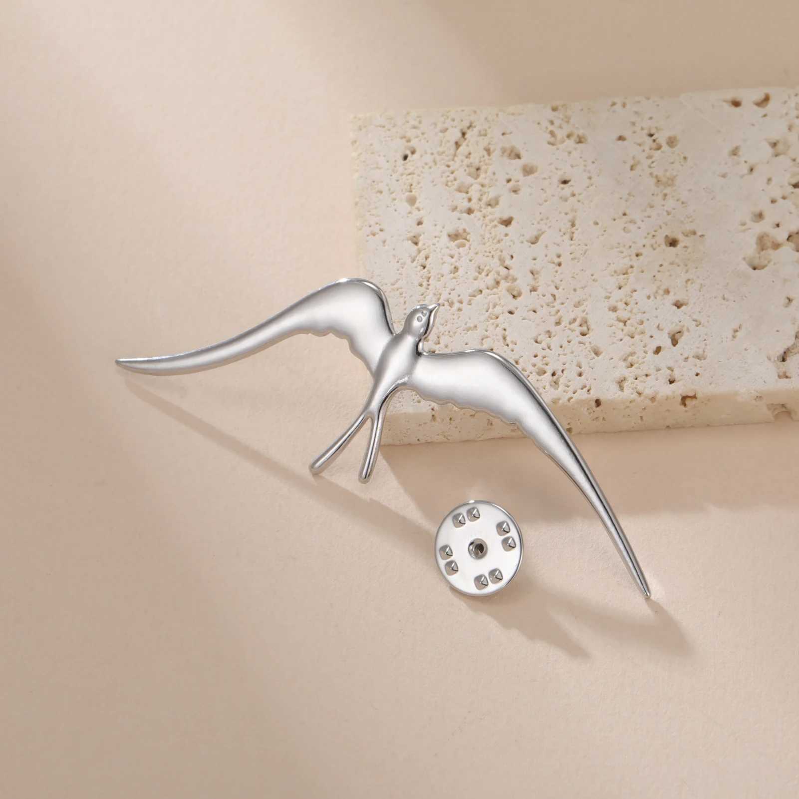 Teamer Swallow Stainless Steel Pin Brooch For Women Men Fashion Animal Jewelry Suit Shirt Clothing Accessories 2025 New J251115