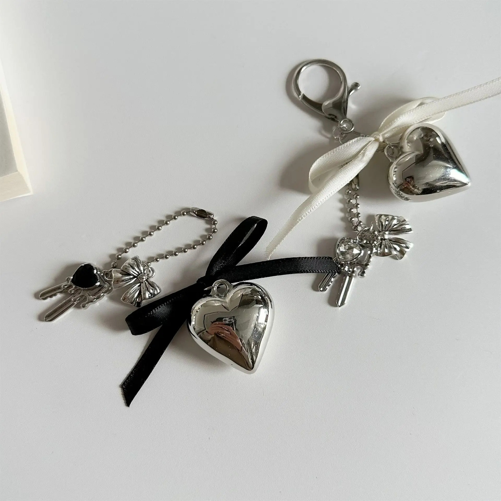 Ins Hrart Bownot Keychain Silvery Love Shape Pendants Niche Bag Phone Keyring Fashion Y2k Accessory Women Couple Gifts 251021