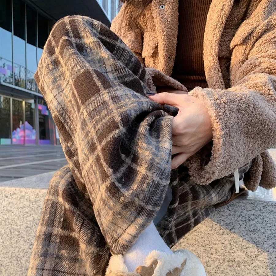 Fleecing Wide Leg Pants Women Winter Thick Plaid Straightleg Floorlength Trousers Fashion Warm Wool Casual Thickened TrousersT251025