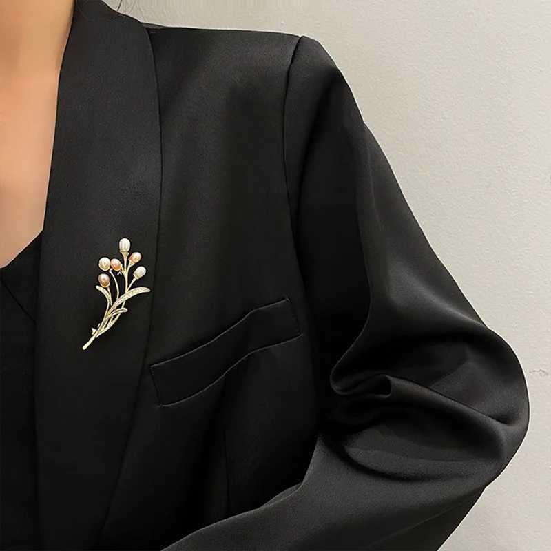 100 Natural Freshwater Pearl 14K Gold Filled Trendy Flower Ladies Brooch Jewelry For Women All Match Accessories J251115