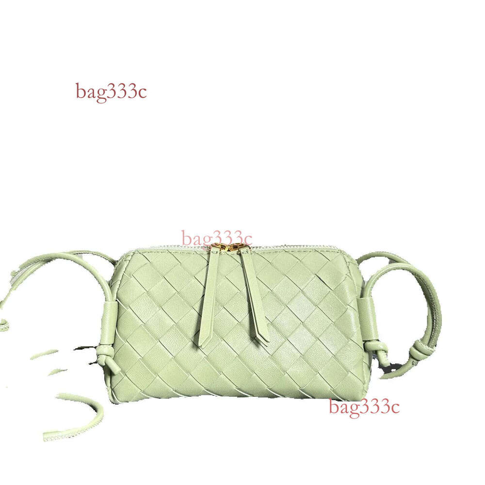 New Handmade Woven Shell Single Shoulder Crossbody Cloud Handbag Knotted Zipper Small Square Bag Cowhide Woven B Bag