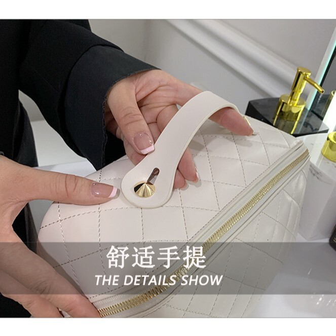 Luxury Brand Designer Bag New Makeup Bag High-Value PU Fashion Simple Quilted Pillow Handbag Large Capacity Toiletry Bag