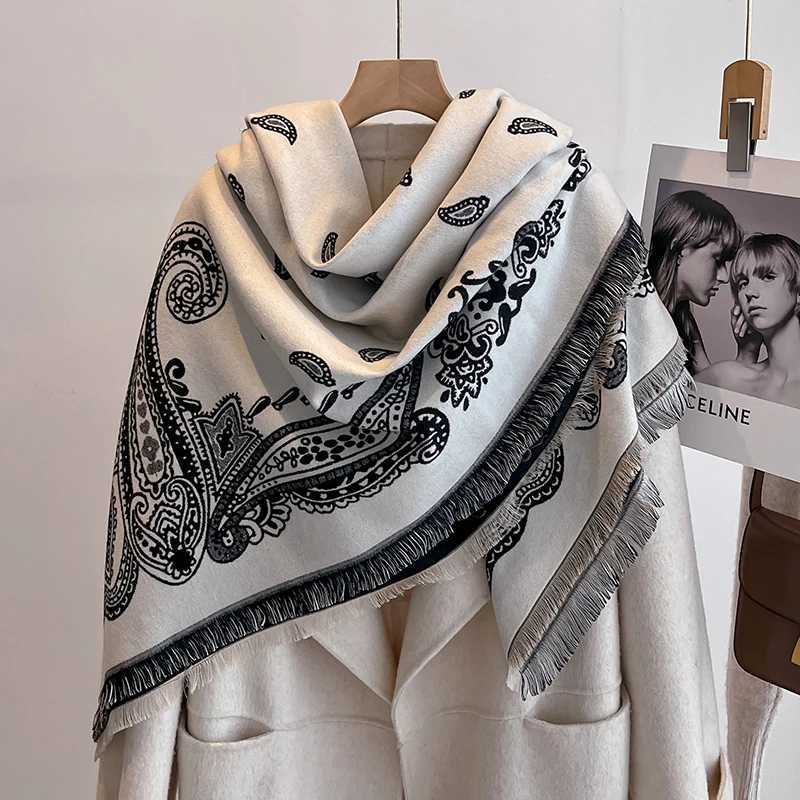 2025 Womens Luxury Brand Cashmere Winter Scarf Vintage Printed Shawl with Tassels Pashmina Wrap Bandana Poncho W251025