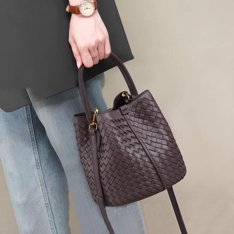 Luxury Brand Designer Bag Women's Bag 2025 New Fashion Sheepskin Woven Bag Large Capacity Basket Bucket Bag Handheld Shoulder Crossbody Bag